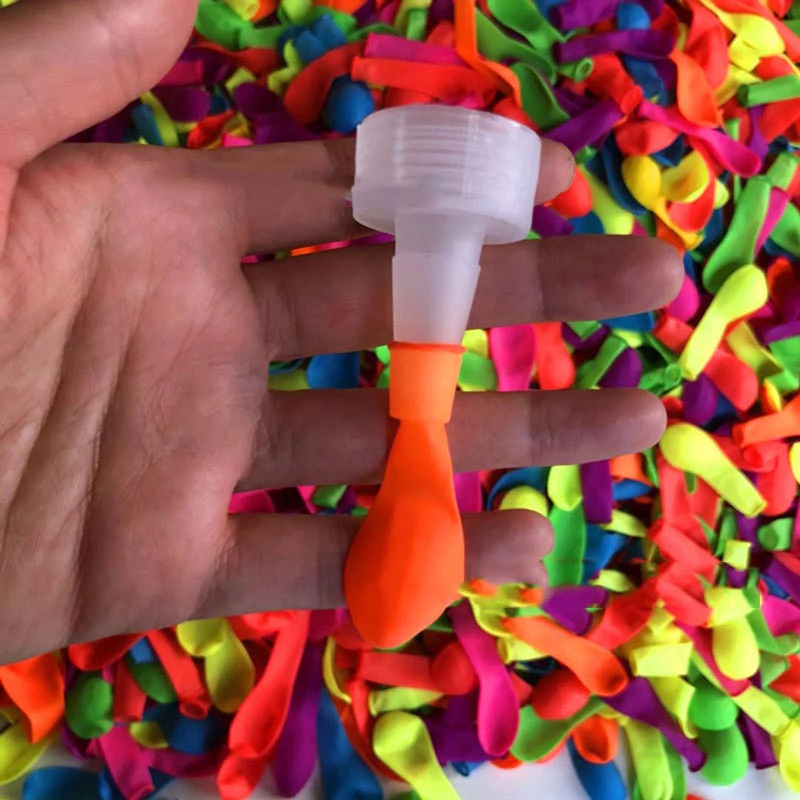 1000 Pack Latex Water Balloons with 2 Hose Y870376