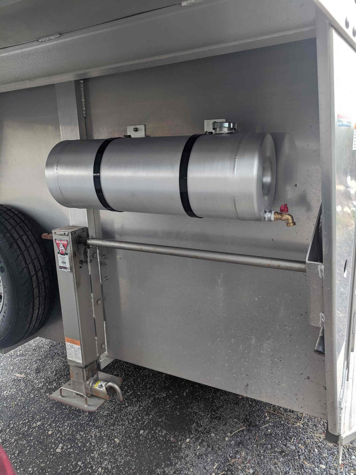 5.5 Gallon 8x26 Aluminum Water Storage Tank W119