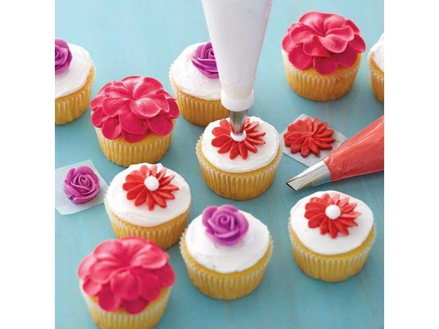 12-Piece Cupcake Decorating Icing Tips Set L924037