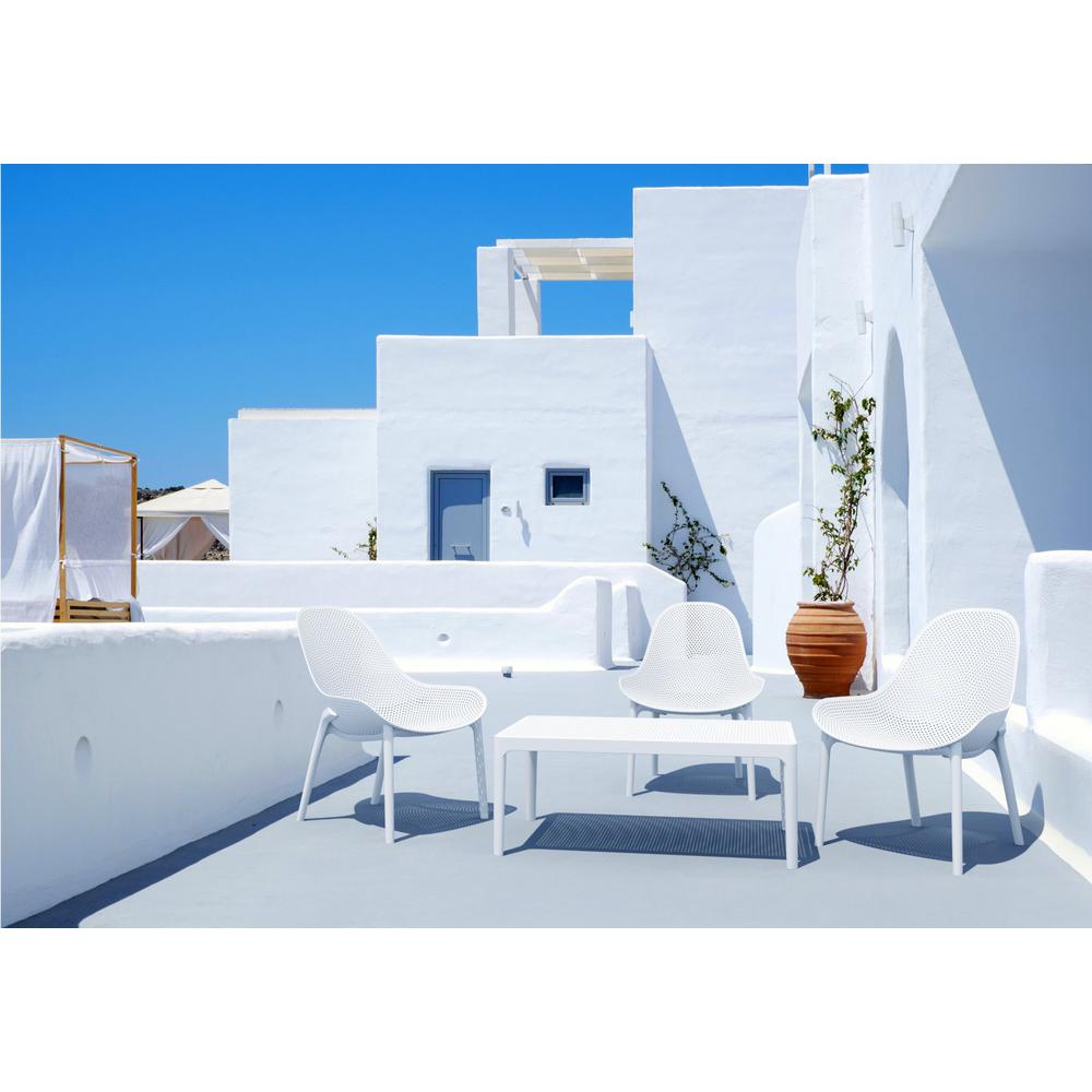White Lounge Chair V137