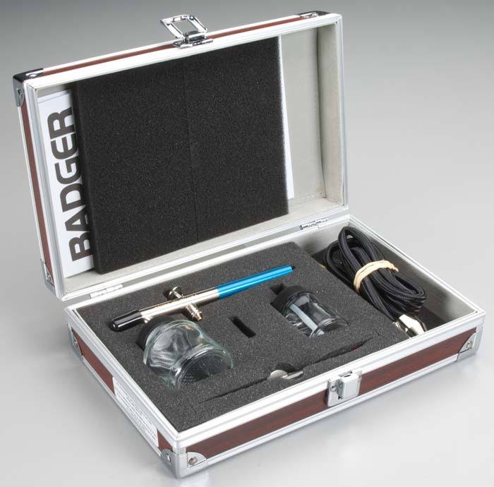Air Brush Set with Wood Case M474568