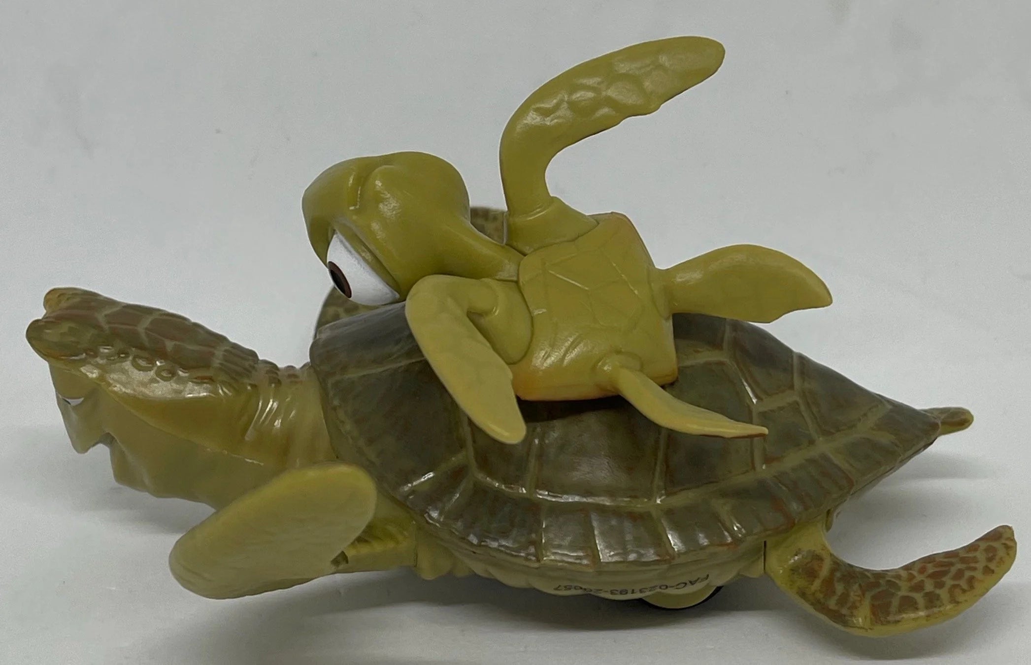 Finding Nemo Crush and Squirt Turtle Pullback Vehicle Toy A871