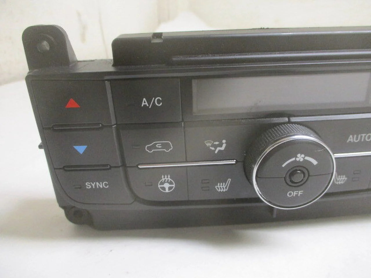 Pre-Owned Dodge Caravan Automatic Climate AC Heater Control B66546